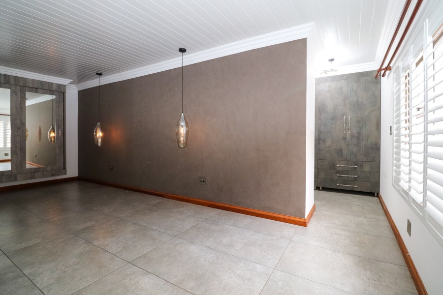 To Let 3 Bedroom Property for Rent in Flamwood North West